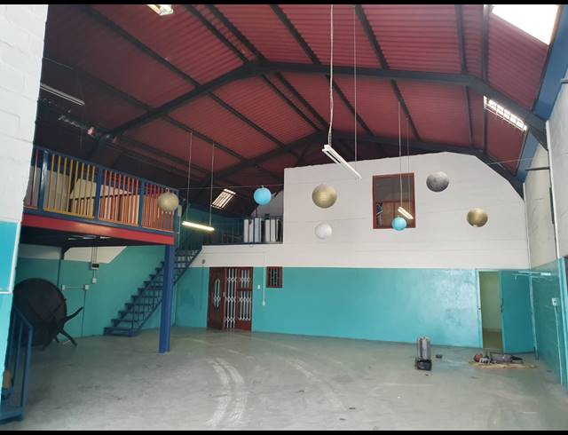 300M² FACTORY TO LET IN BLACKHEATH INDUSTRIAL